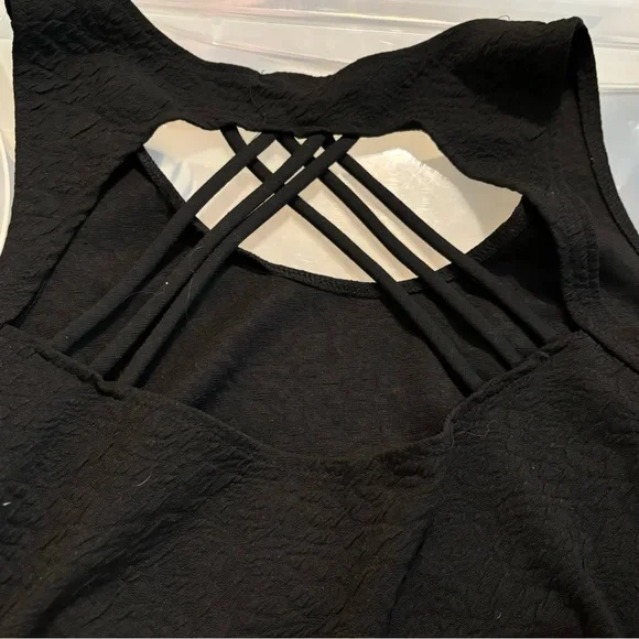 Charlotte Russe‎ Black Peplum Tank Top Womens Sz Medium Fitted Back Strap Detail - Picture 7 of 7